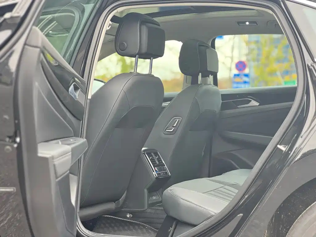 VOLKSWAGEN PASSAT 2025