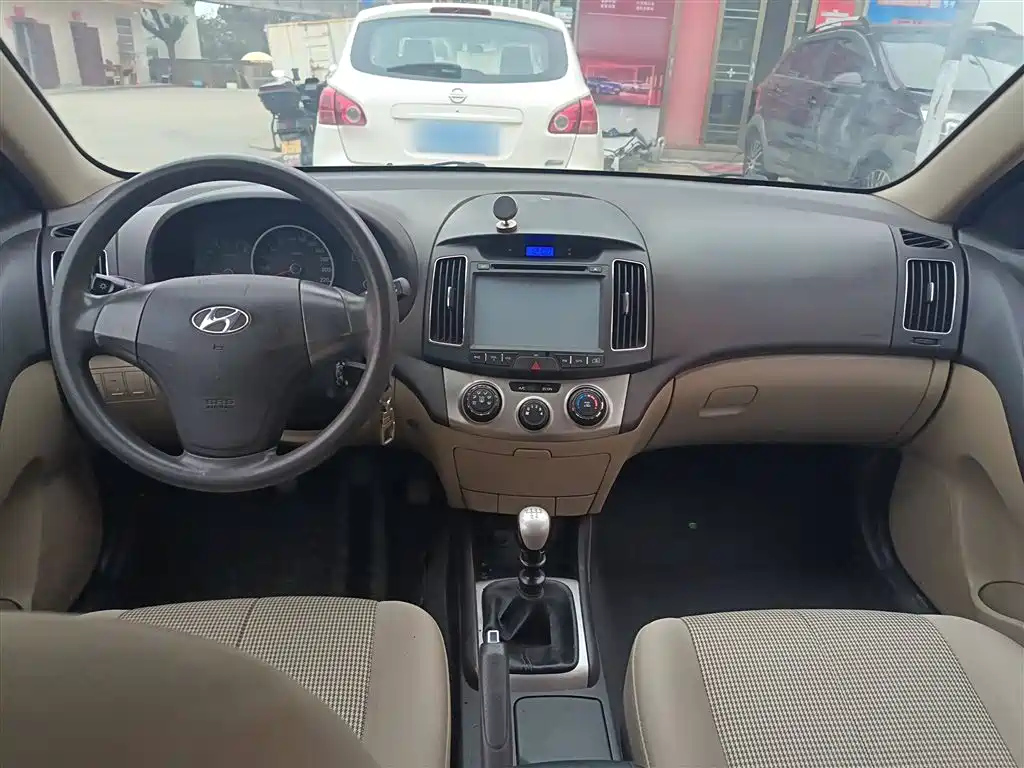 HYUNDAI CELESTA 2015