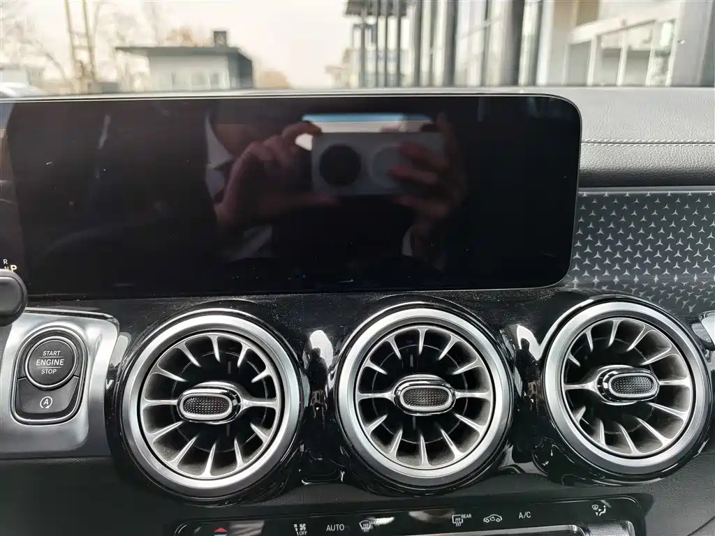 MERCEDES BENZ GLB 2023