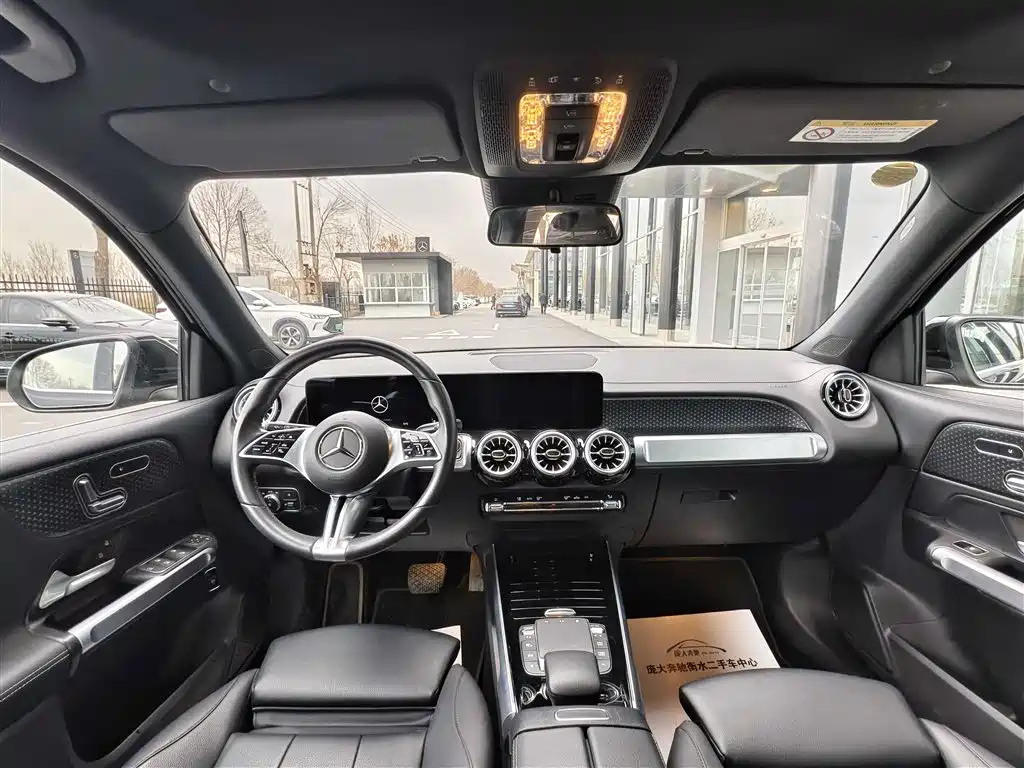 MERCEDES BENZ GLB 2023