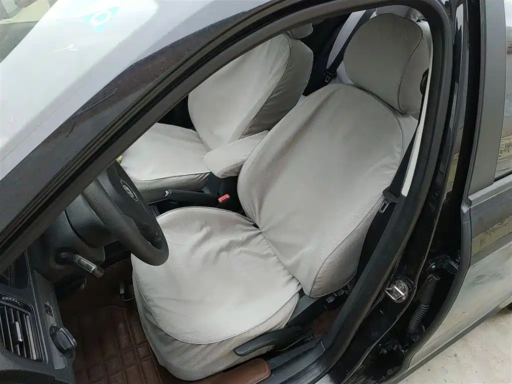 VOLKSWAGEN LAVIDA 2014