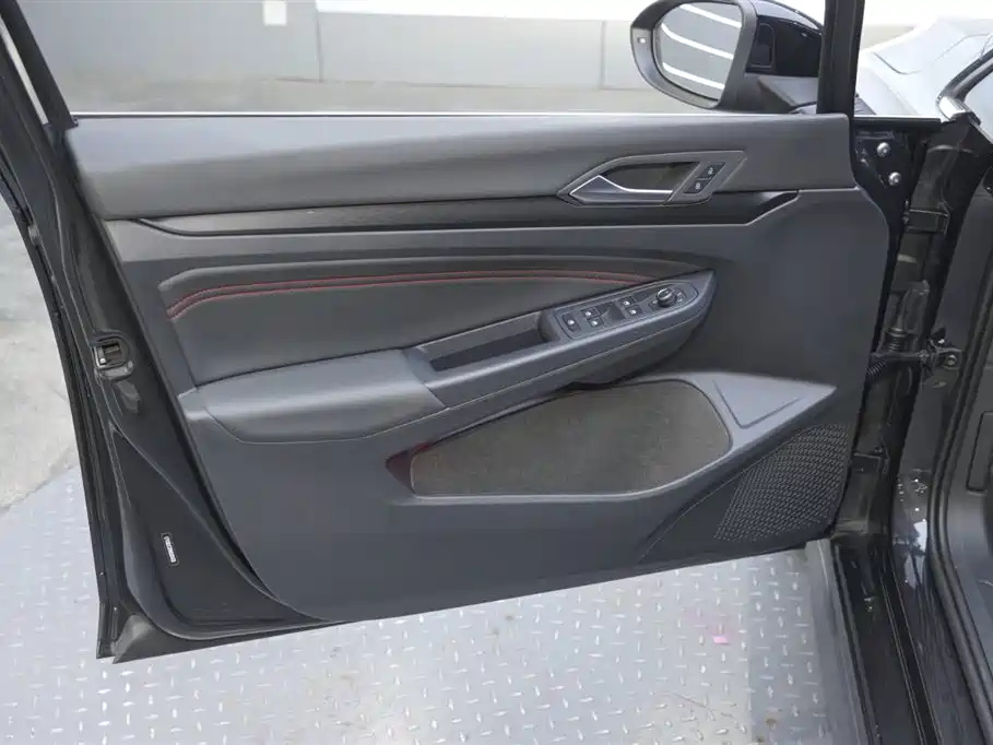 VOLKSWAGEN GOLF GTI 2021