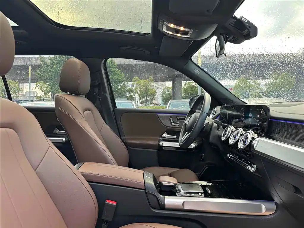 MERCEDES BENZ GLB 2023