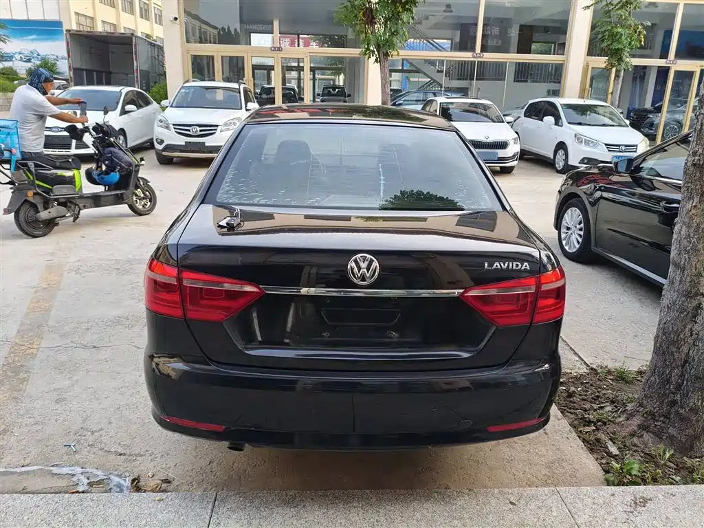 VOLKSWAGEN LAVIDA 2013