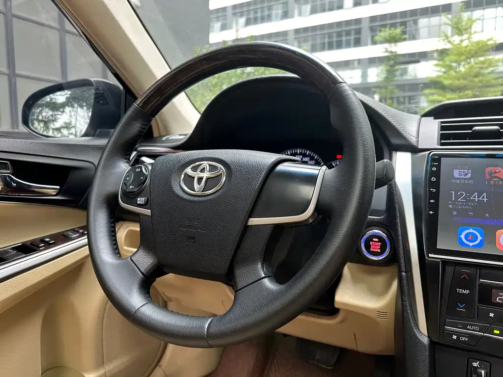 TOYOTA CAMRY 2016