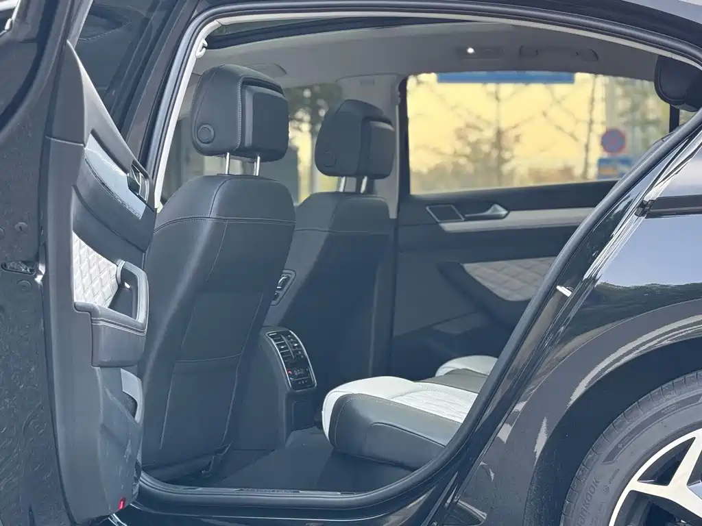 VOLKSWAGEN MAGOTAN 2025