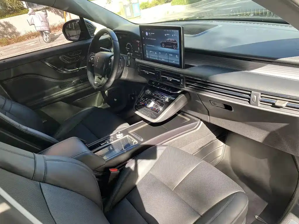 LINCOLN ADVENTURER 2021