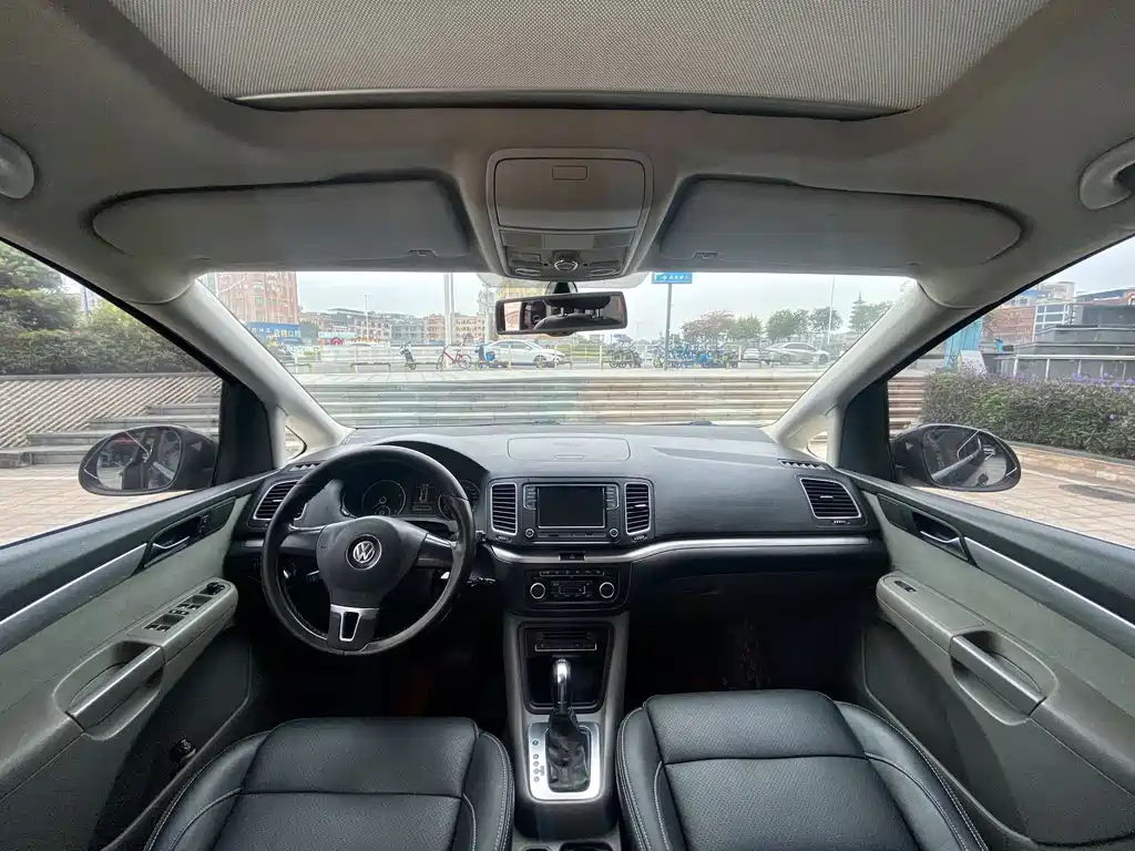 VOLKSWAGEN SHARAN 2012