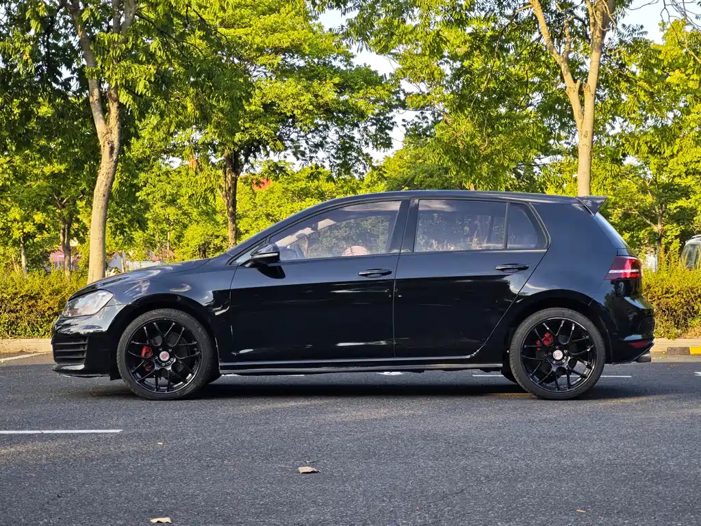 VOLKSWAGEN GOLF 2015
