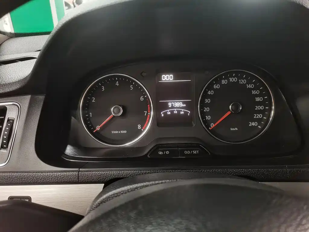 VOLKSWAGEN LAVIDA 2015