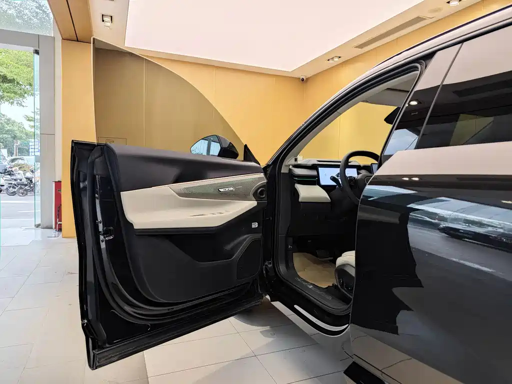 LYNK&CO 08 NEW ENERGY 2025