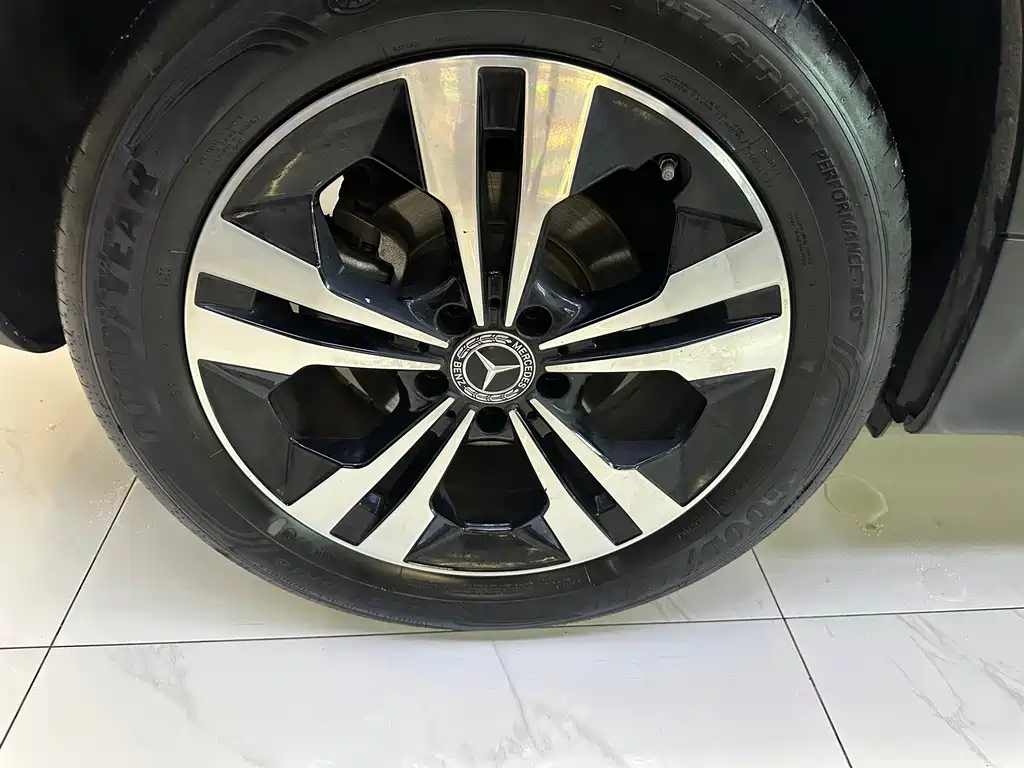 MERCEDES BENZ GLB 2024