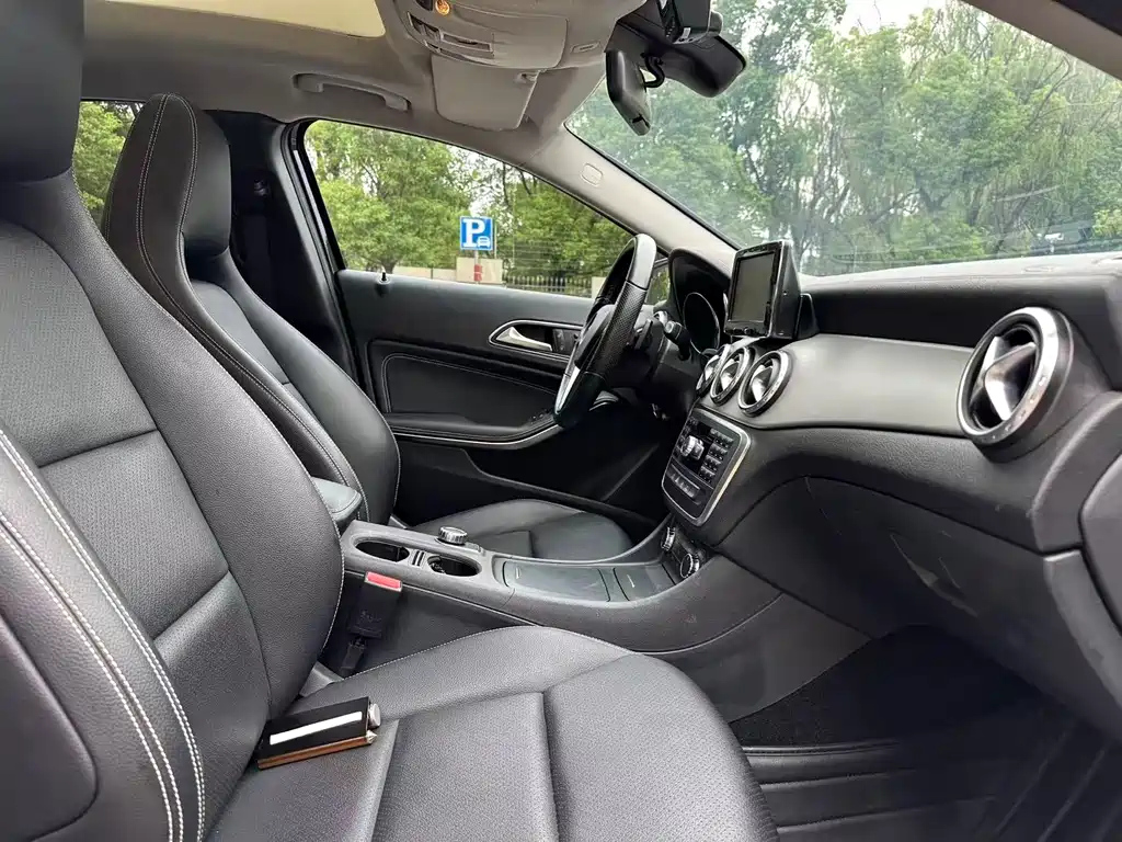 MERCEDES BENZ GLA 2015