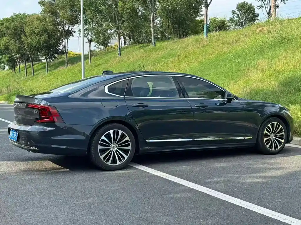 VOLVO S90 2024