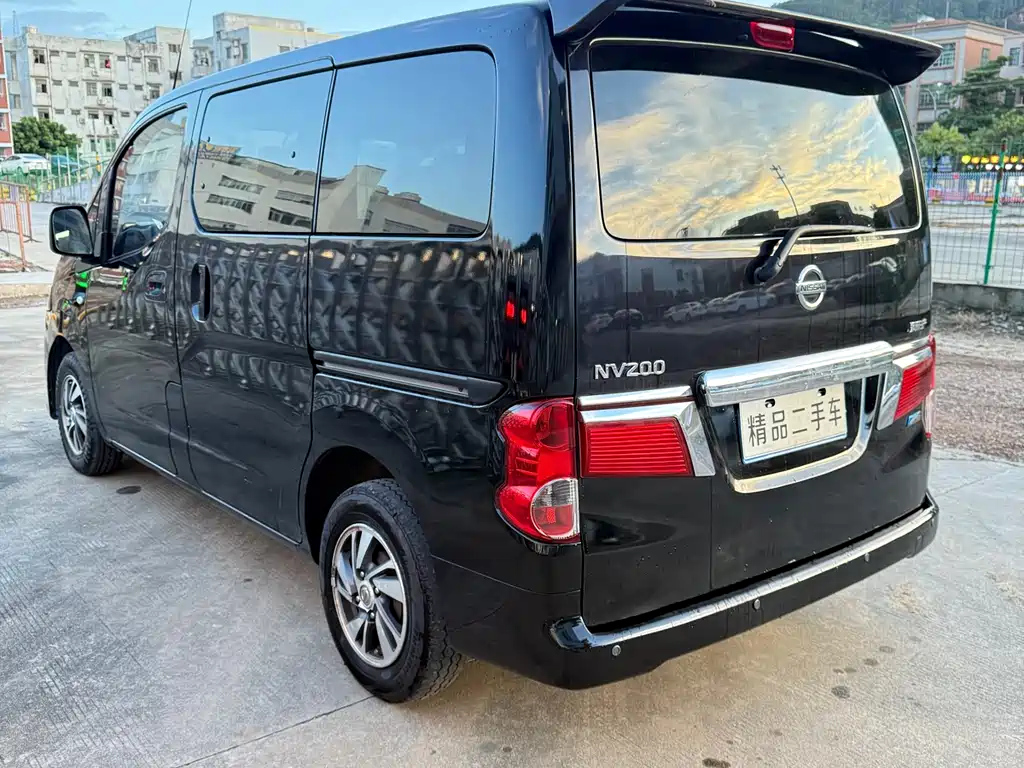 NISSAN NV200 2018