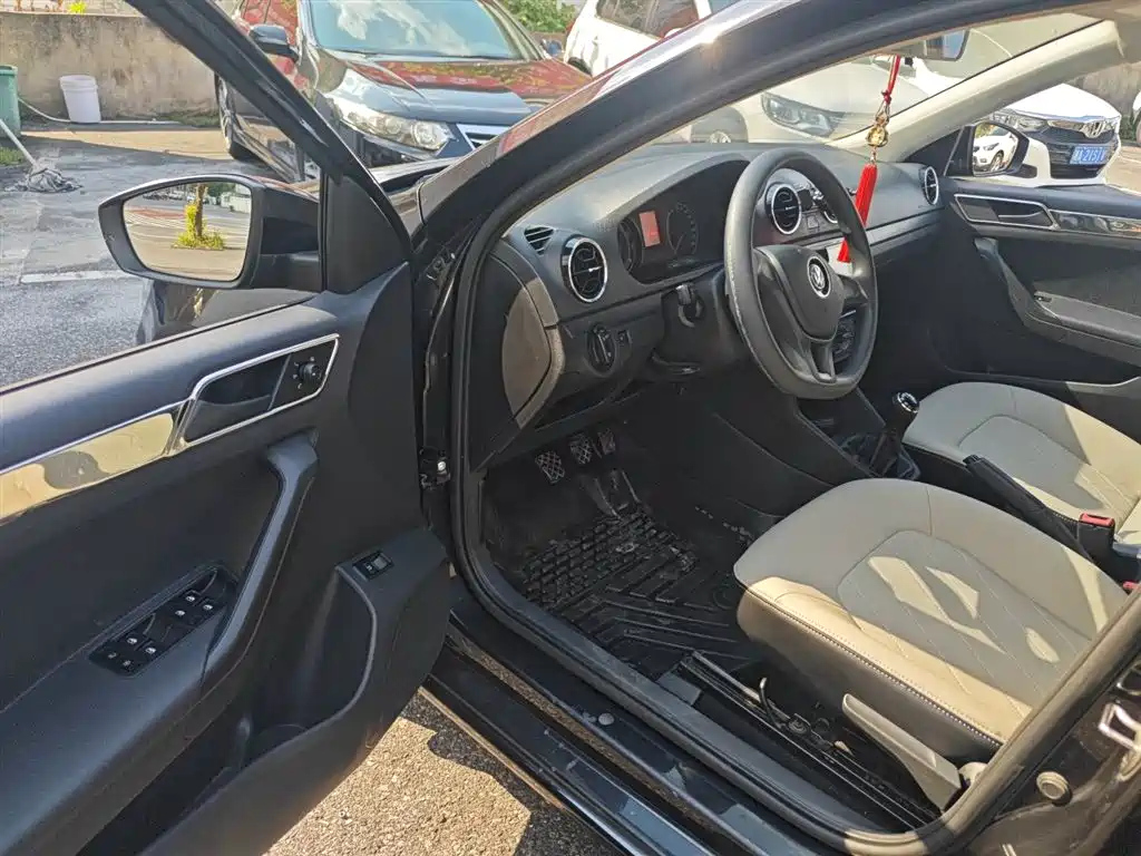 VOLKSWAGEN JETTA 2017