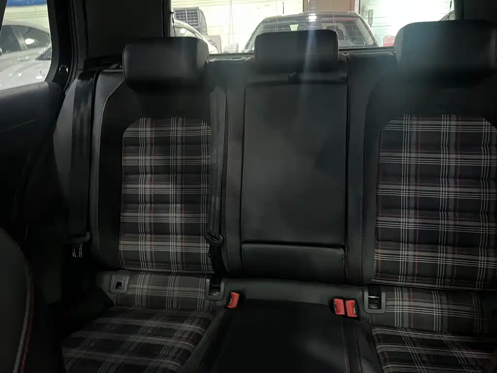 VOLKSWAGEN GOLF GTI 2019