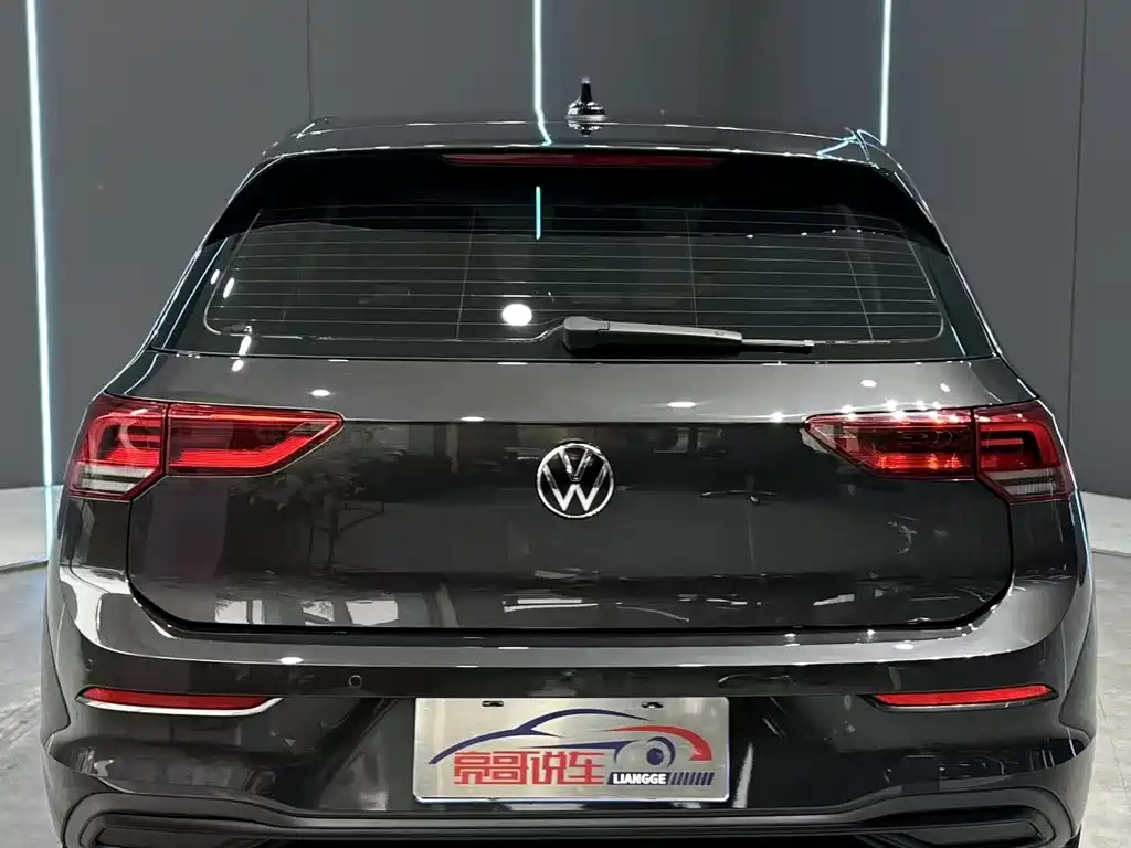 VOLKSWAGEN GOLF 2022