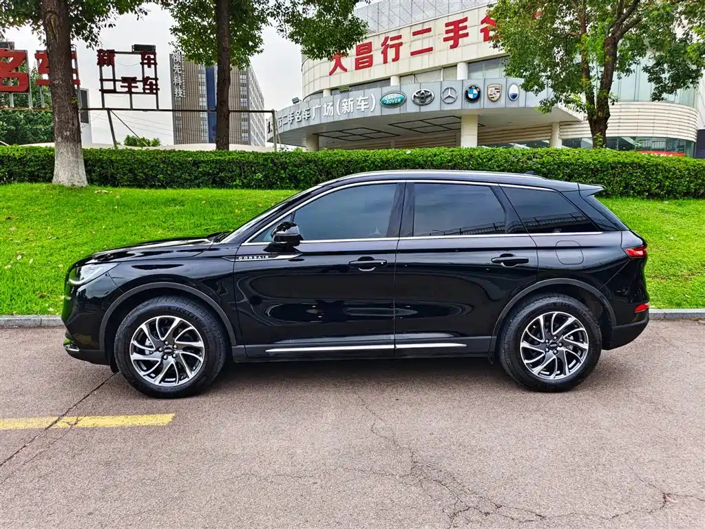 LINCOLN ADVENTURER 2022