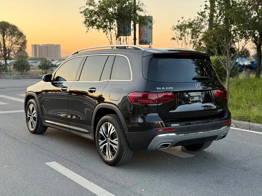 MERCEDES BENZ GLB 2025