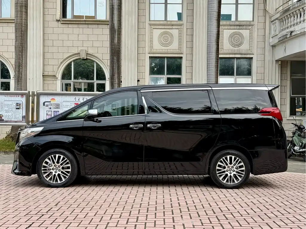 TOYOTA ALPHARD 2017