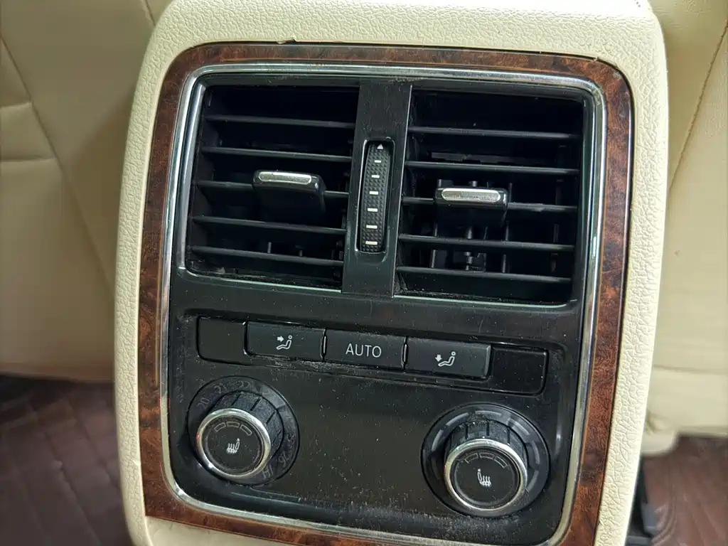 VOLKSWAGEN PASSAT 2013