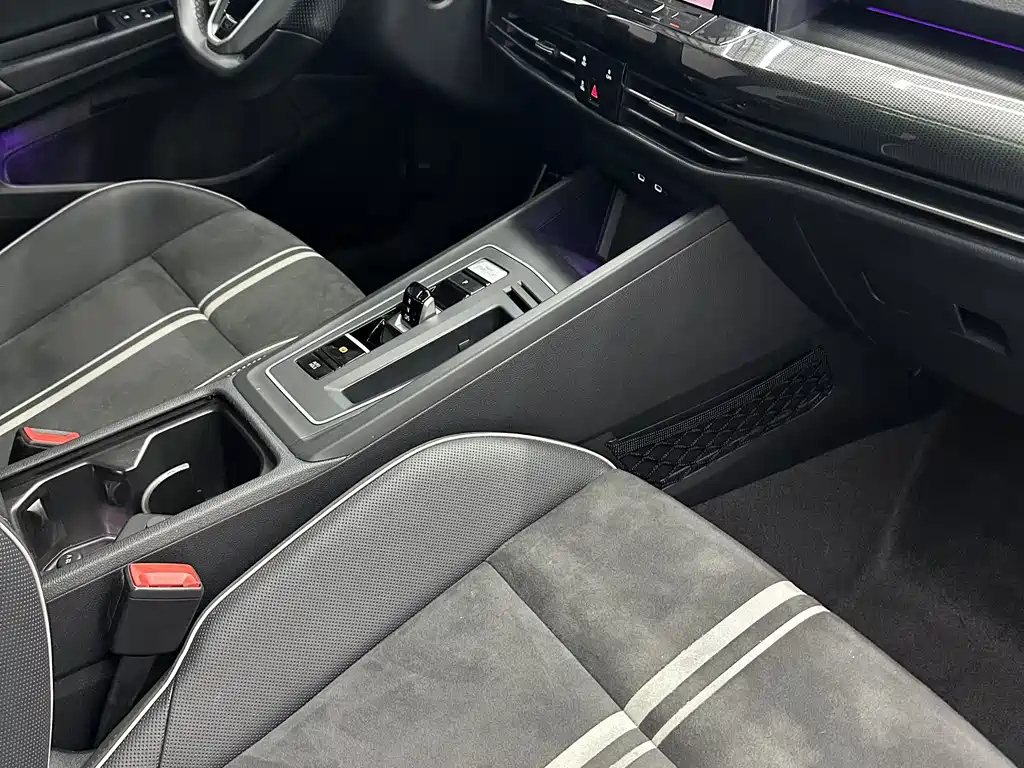 VOLKSWAGEN GOLF 2021