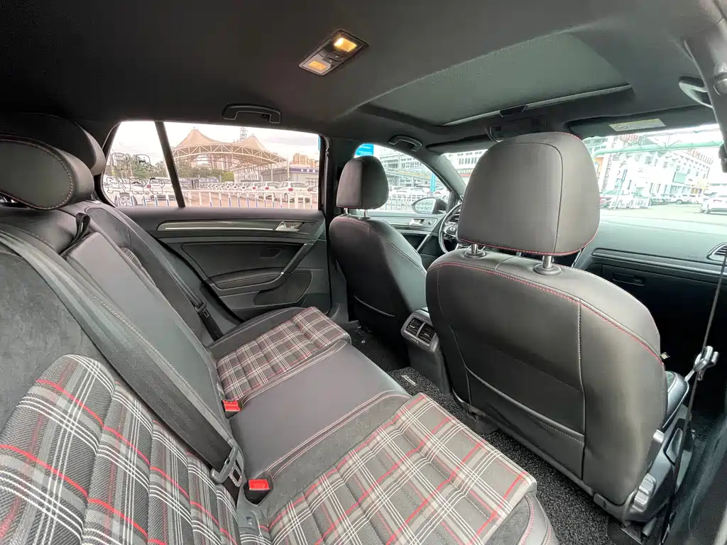 VOLKSWAGEN GOLF GTI 2018