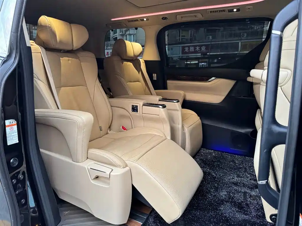 TOYOTA ALPHARD 2018