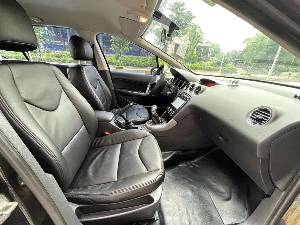 PEUGEOT 408 2013