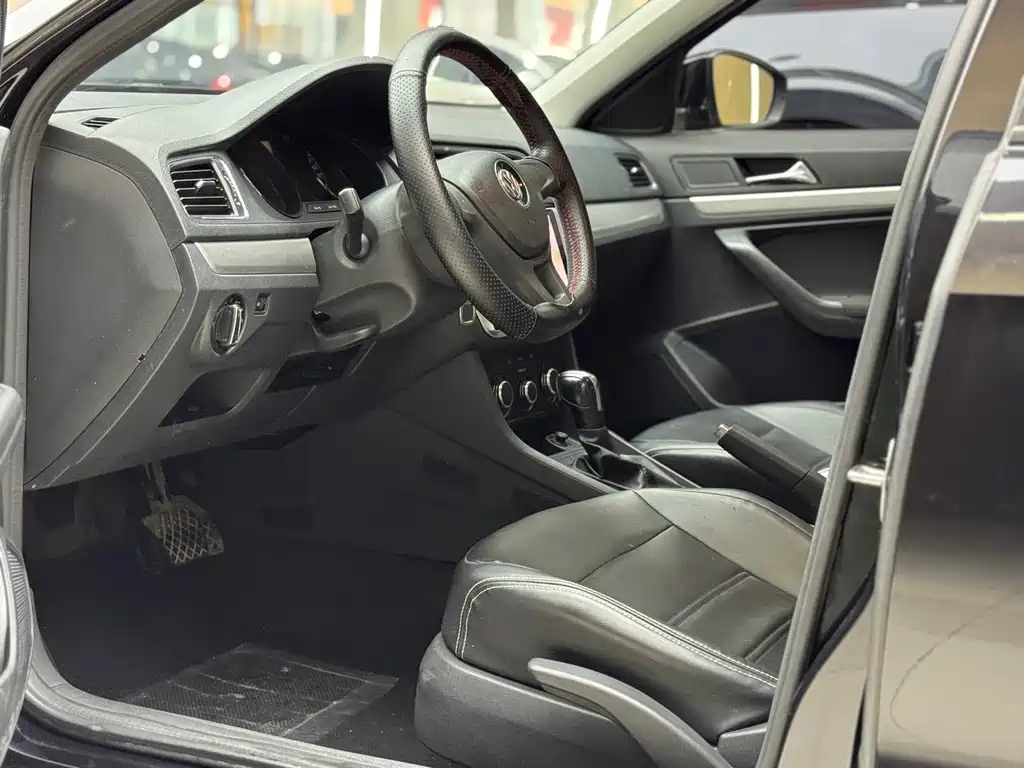 VOLKSWAGEN LAVIDA 2018