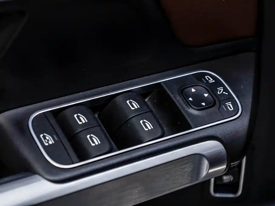 MERCEDES BENZ GLB 2023