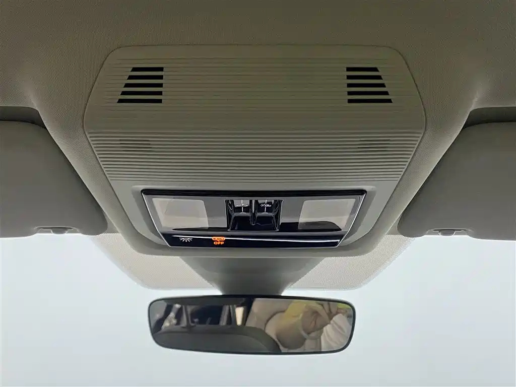VOLKSWAGEN VILORAN 2023