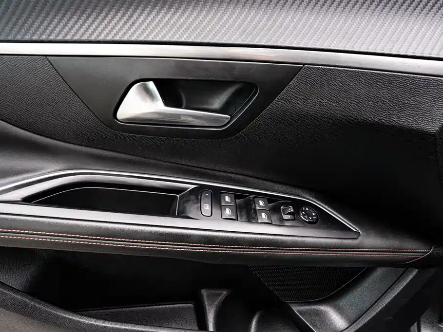 PEUGEOT 5008 2019