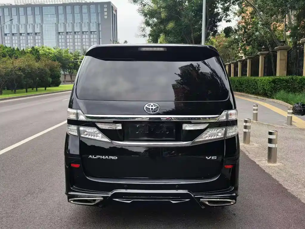 TOYOTA ALPHARD 2012