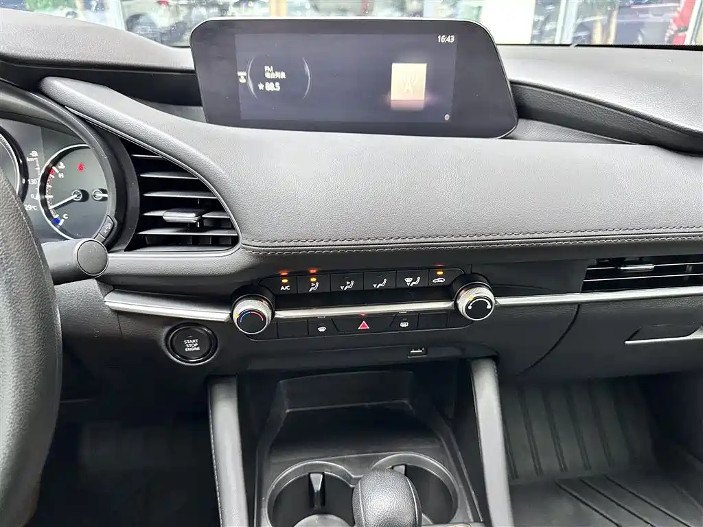 MAZDA 3 AXELA 2024