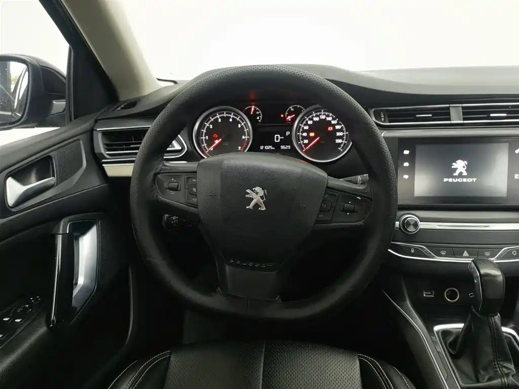 PEUGEOT 408 2015