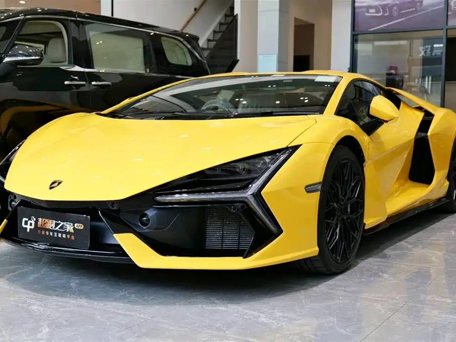 LAMBORGHINI REVUELTO 2025