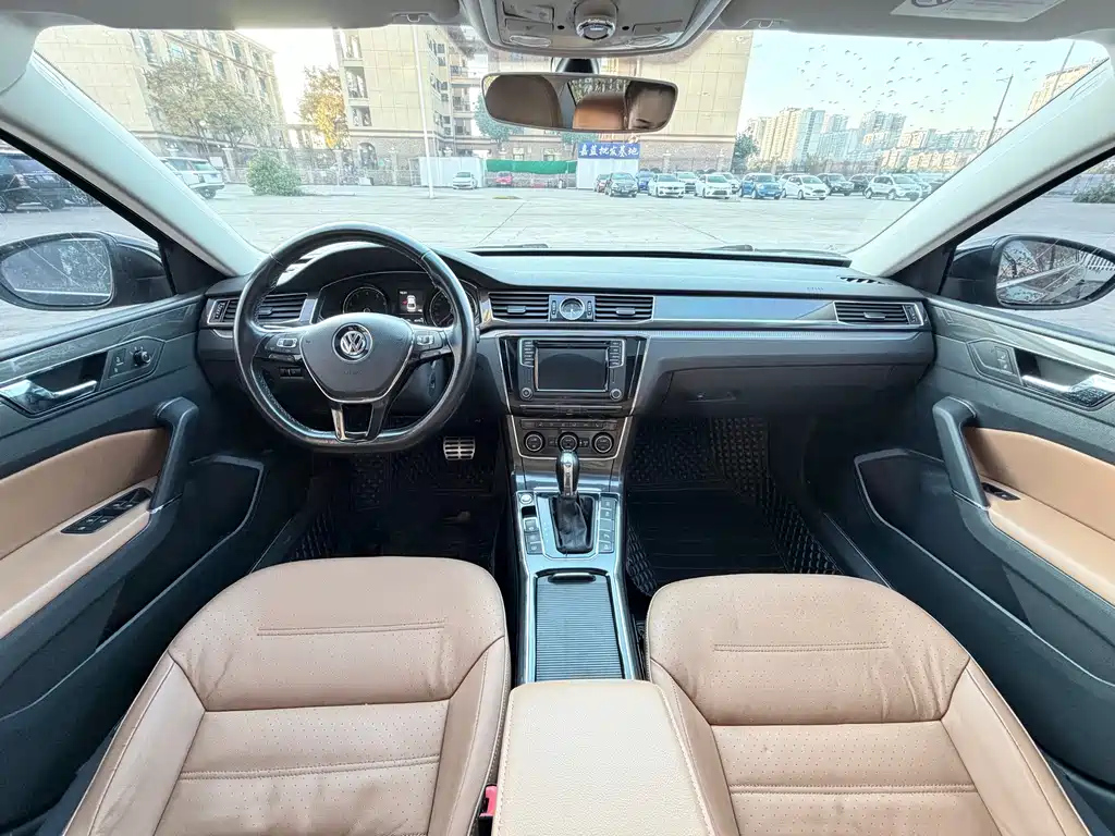 VOLKSWAGEN PASSAT 2016