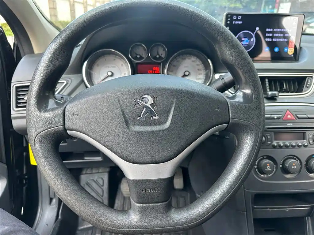 PEUGEOT 308 2013
