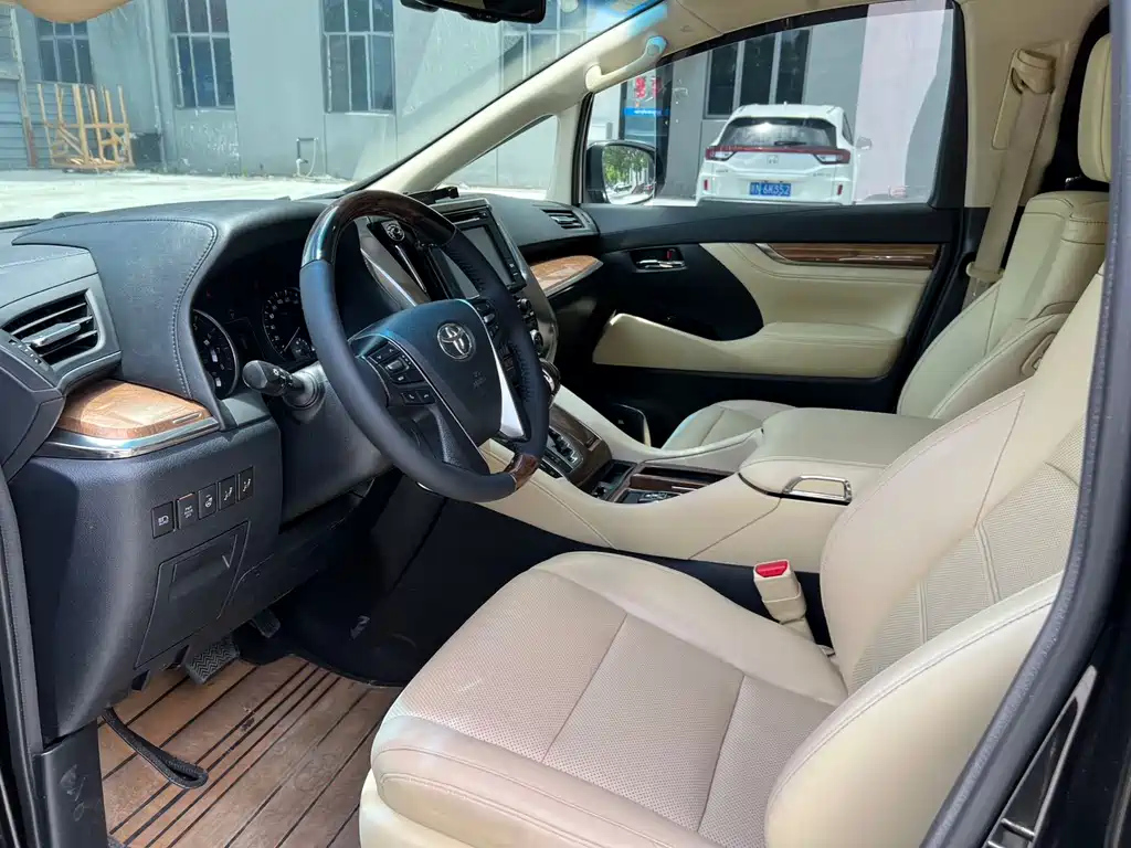 TOYOTA ALPHARD 2015