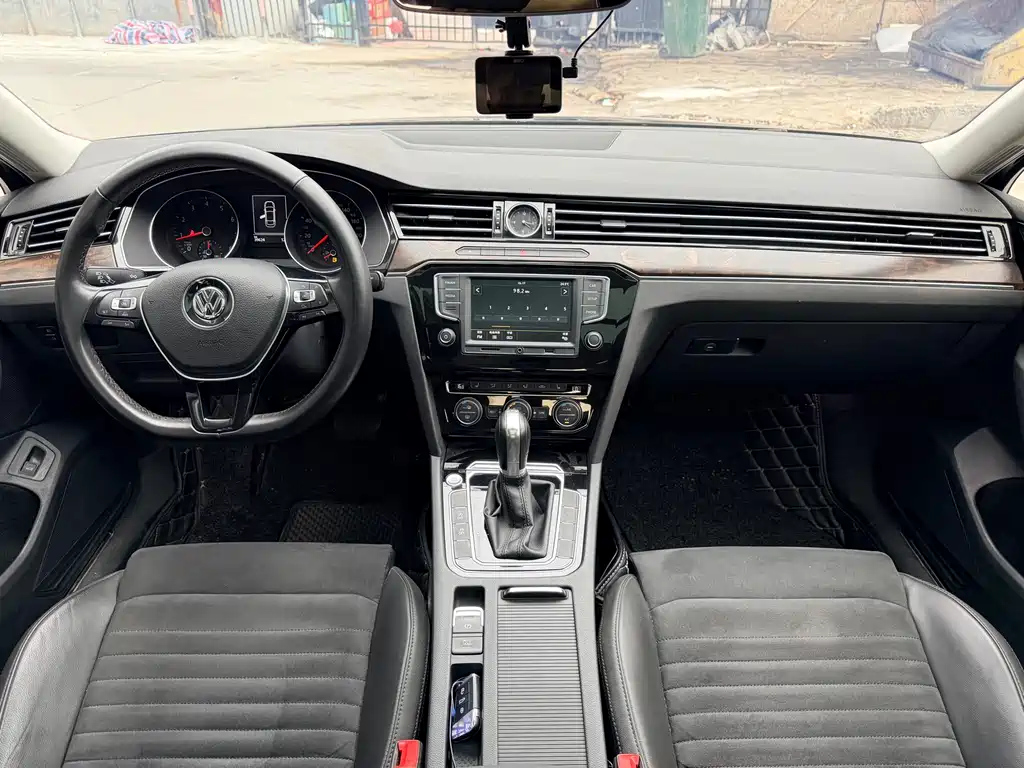 VOLKSWAGEN MAGOTAN 2017