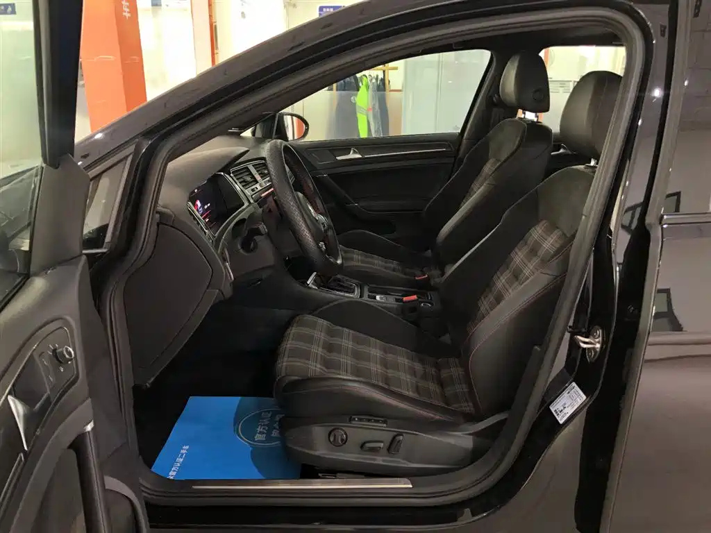 VOLKSWAGEN GOLF GTI 2018