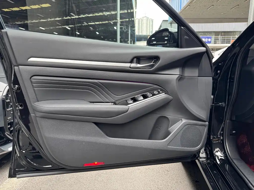NISSAN TEANA 2024