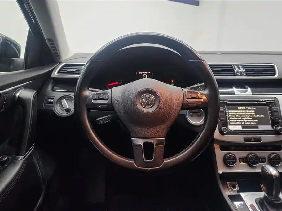 VOLKSWAGEN MAGOTAN 2016