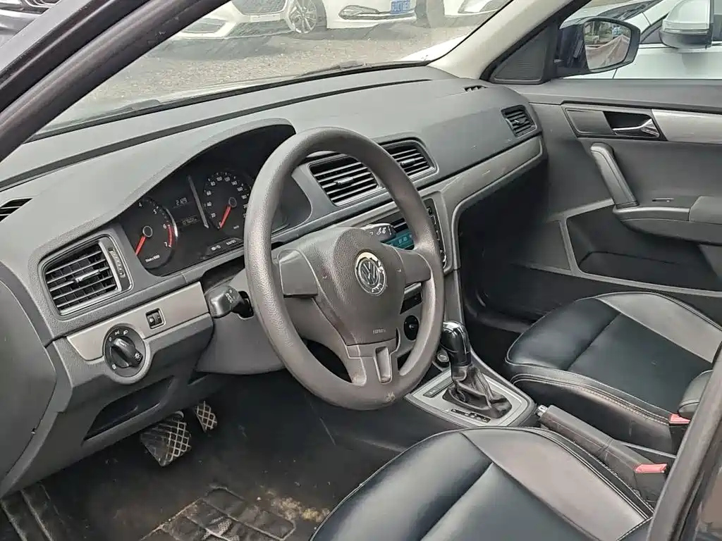 VOLKSWAGEN LAVIDA 2013