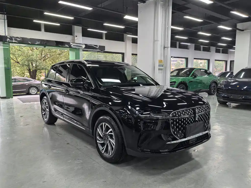 LINCOLN ADVENTURER 2024