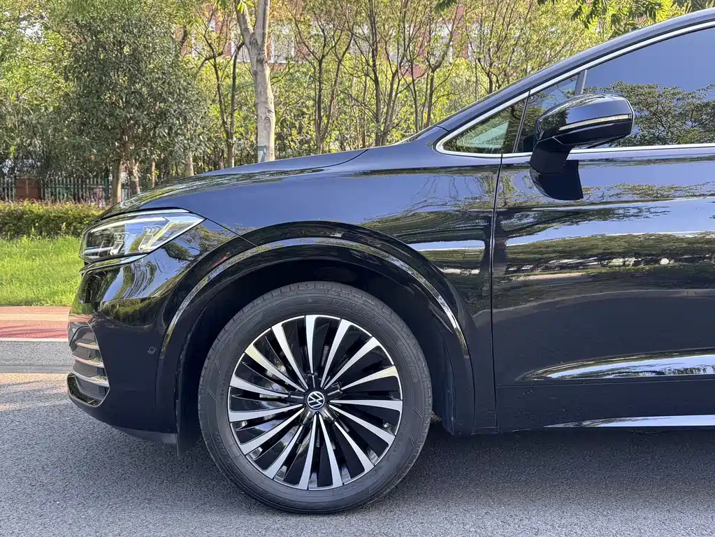 VOLKSWAGEN VILORAN 2024