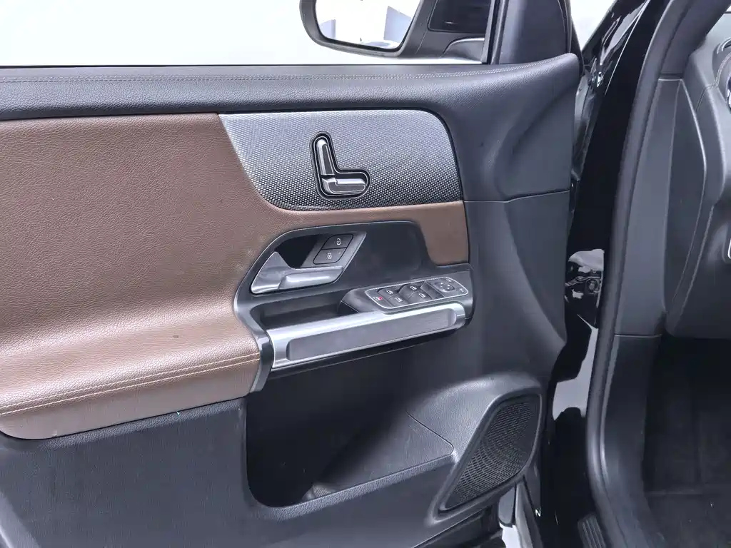 MERCEDES BENZ GLB 2022