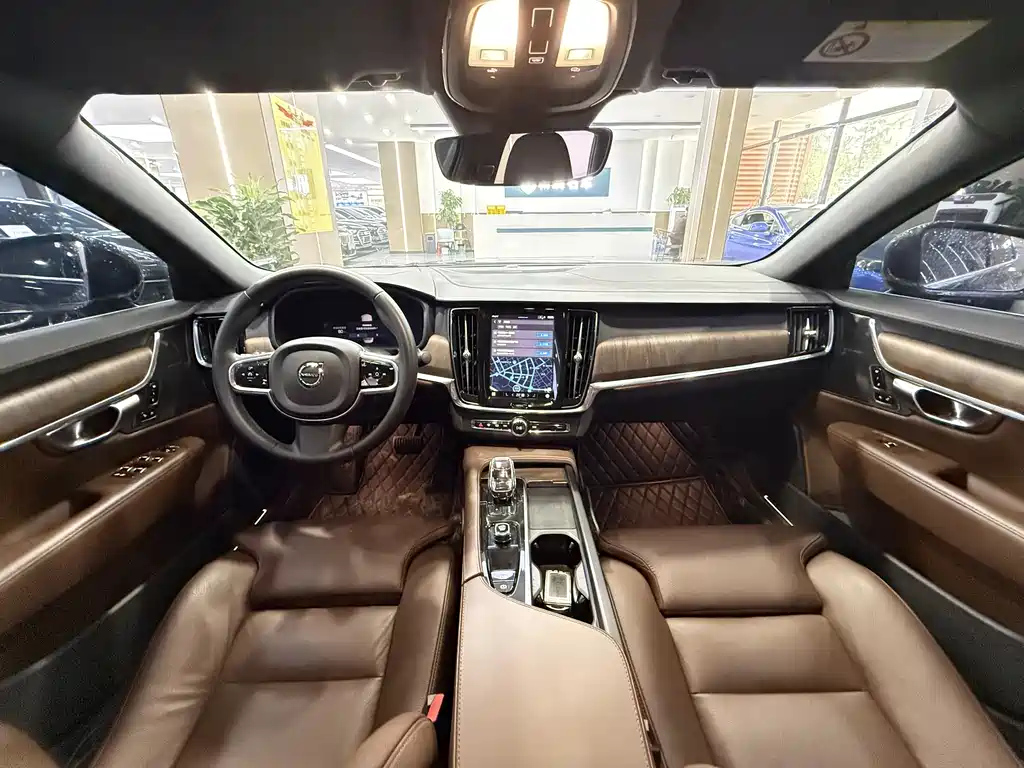 VOLVO S90 2023